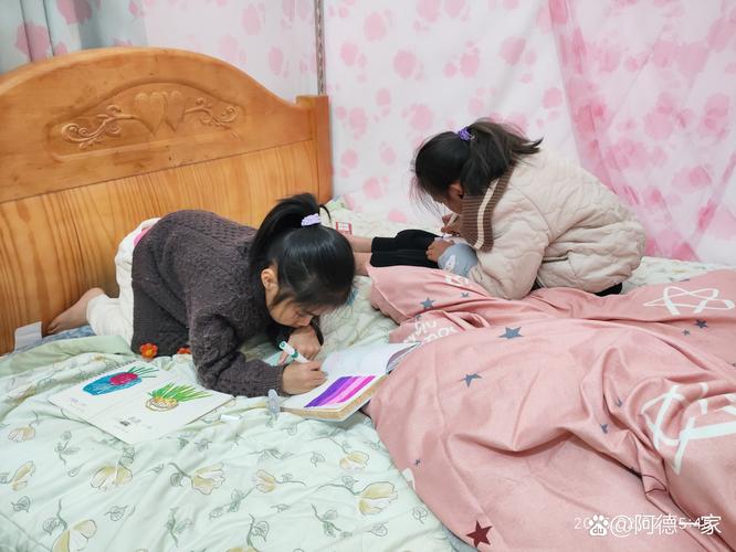 疲惫的母亲与关着门的卧室 亲子和解
