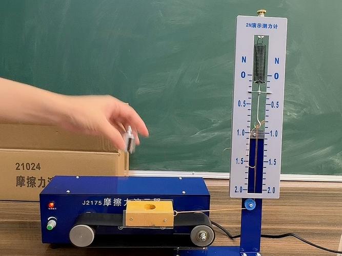 学生使用数字化传感器探究摩擦力