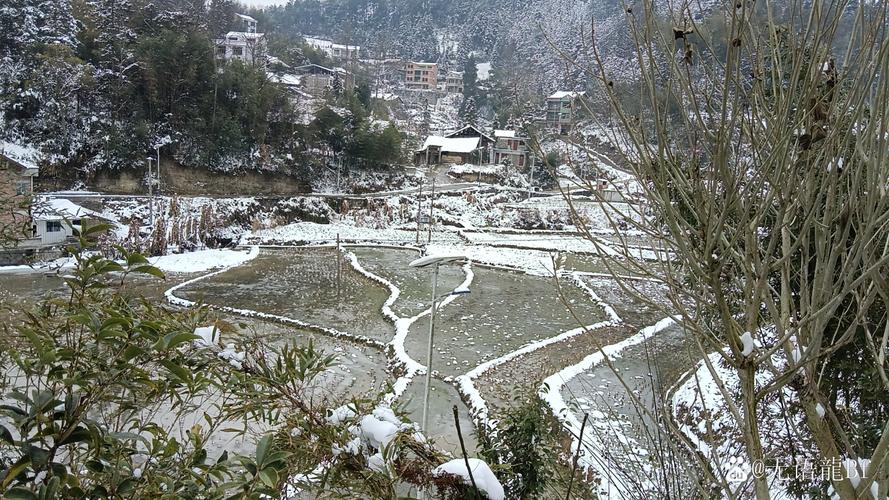 湖北南漳五鱼山冬日梯田村落景观