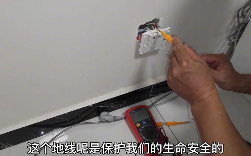 装修电工检测插座接地