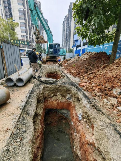 城市道路施工破坏地下管线实景图