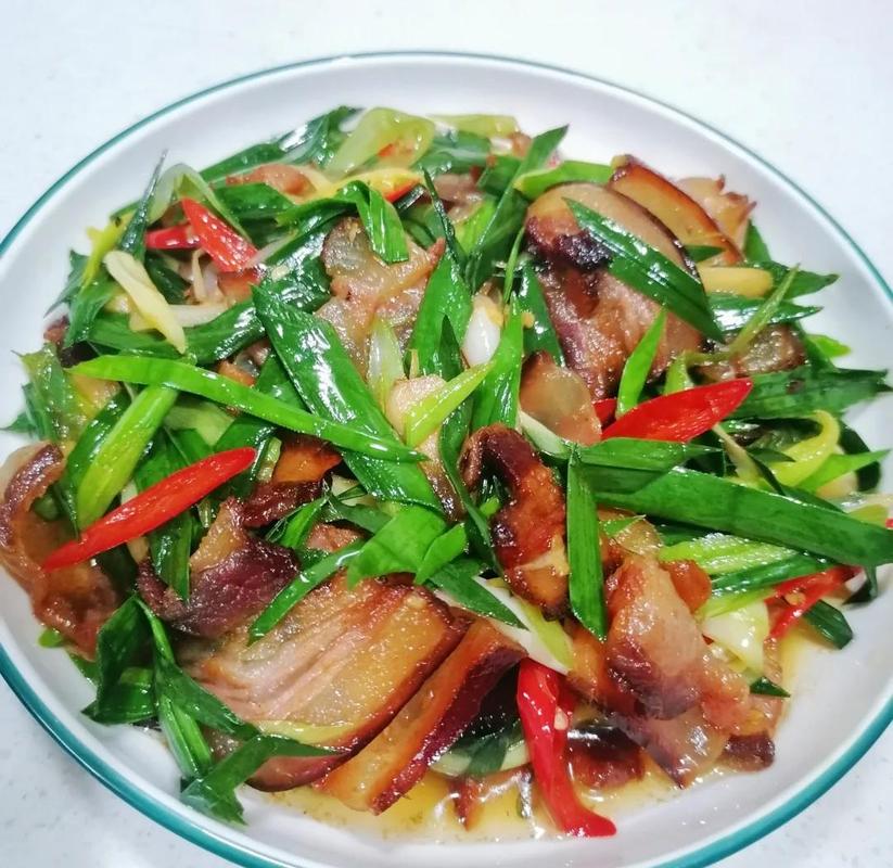 湖北南漳农家土蒜苗炒南漳腊肉成品