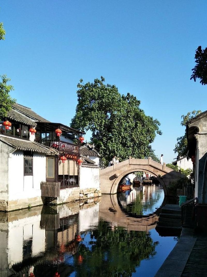 周庄古镇双桥清晨水雾风景
