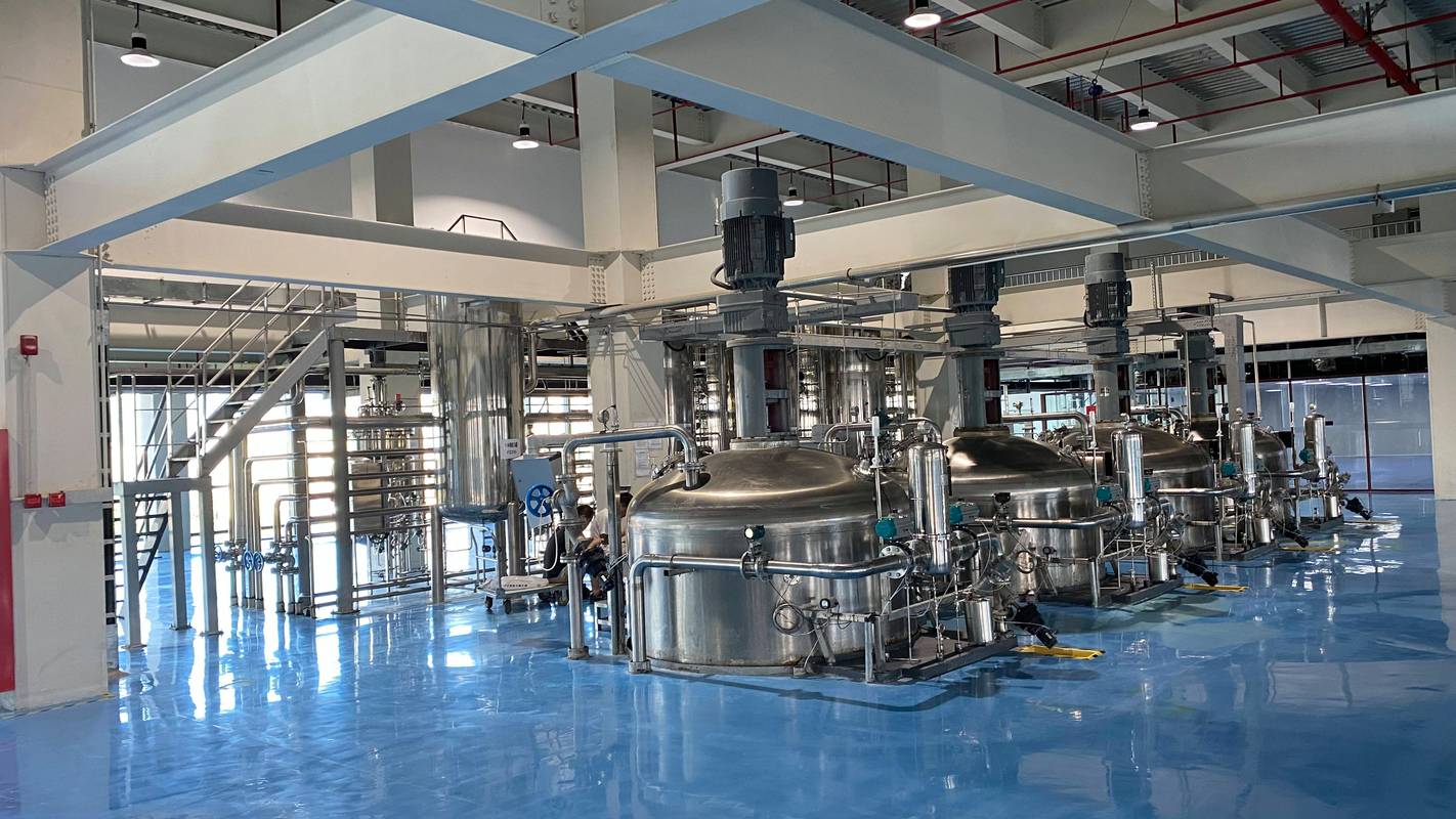 生物科技工厂发酵生产赤藓糖醇发酵罐实拍