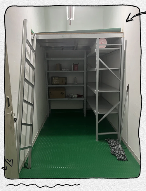 南京老小区地下车库改造的分布式储能柜实景