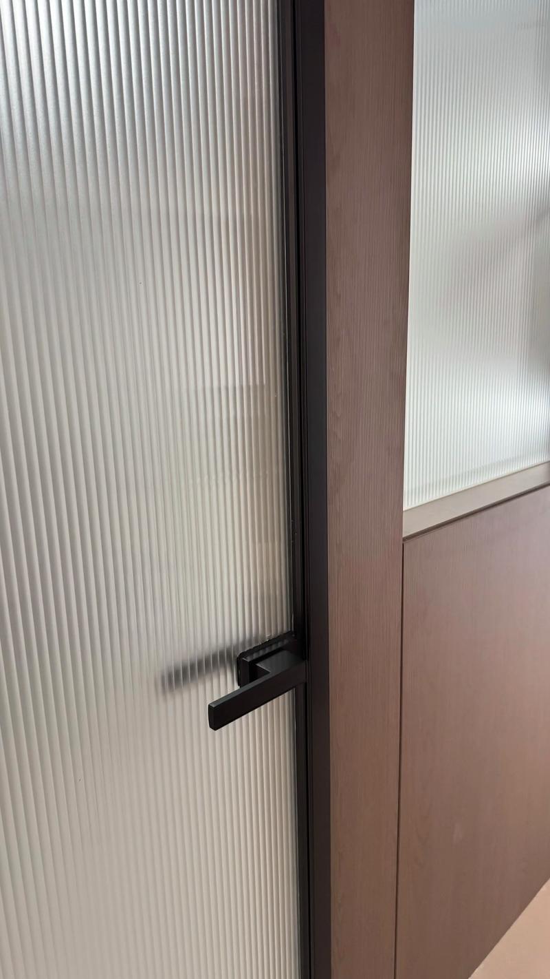 长虹玻璃门极简边框安装效果图