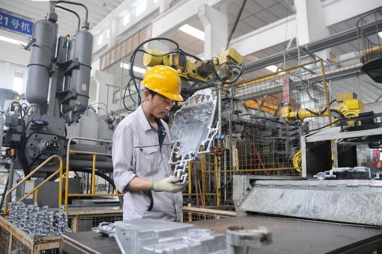 工业知识付费：为什么老技工的经验不能再烂在车间里