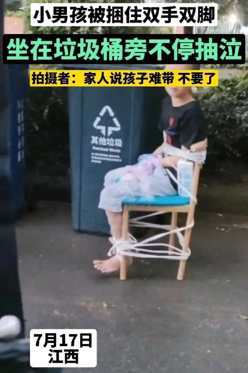灾后儿童在临时帐篷里独自摆弄绳子