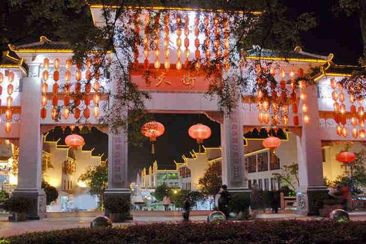 井冈山茨坪镇天街夜景灯笼