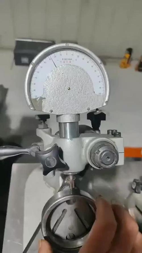 接触式圆度仪测量轴承套零件现场图