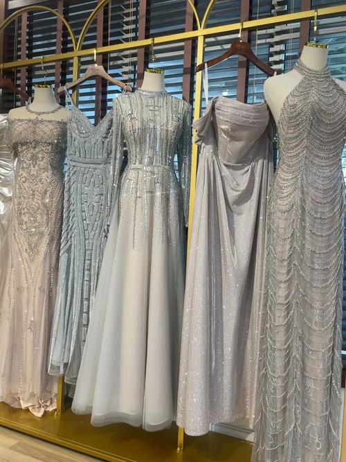 网购礼服梦幻纱裙与实物劣质纱料对比图