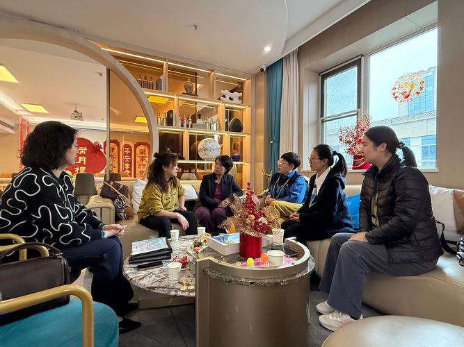 产后妈妈社群互助交流场景