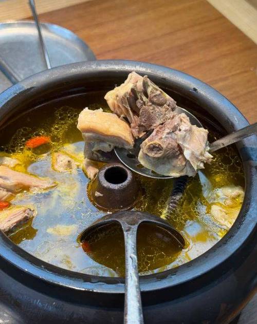 汽锅鸡蒸汽特写