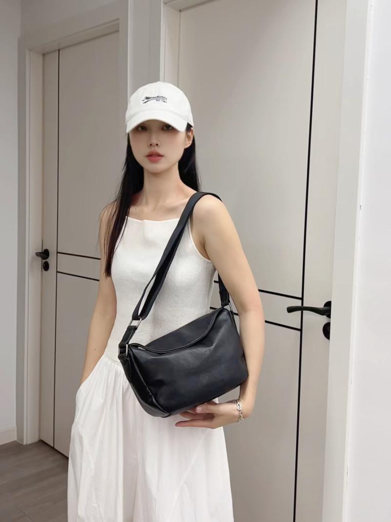 苹果型身材女生日常包包搭配示范