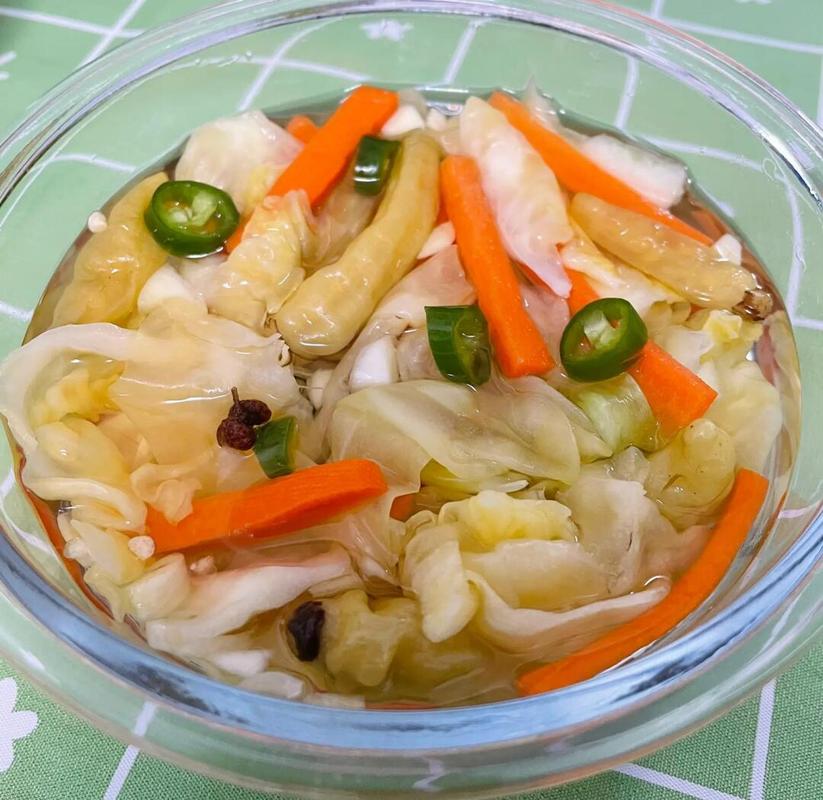 家庭自制生腌泡菜加生蒜实拍