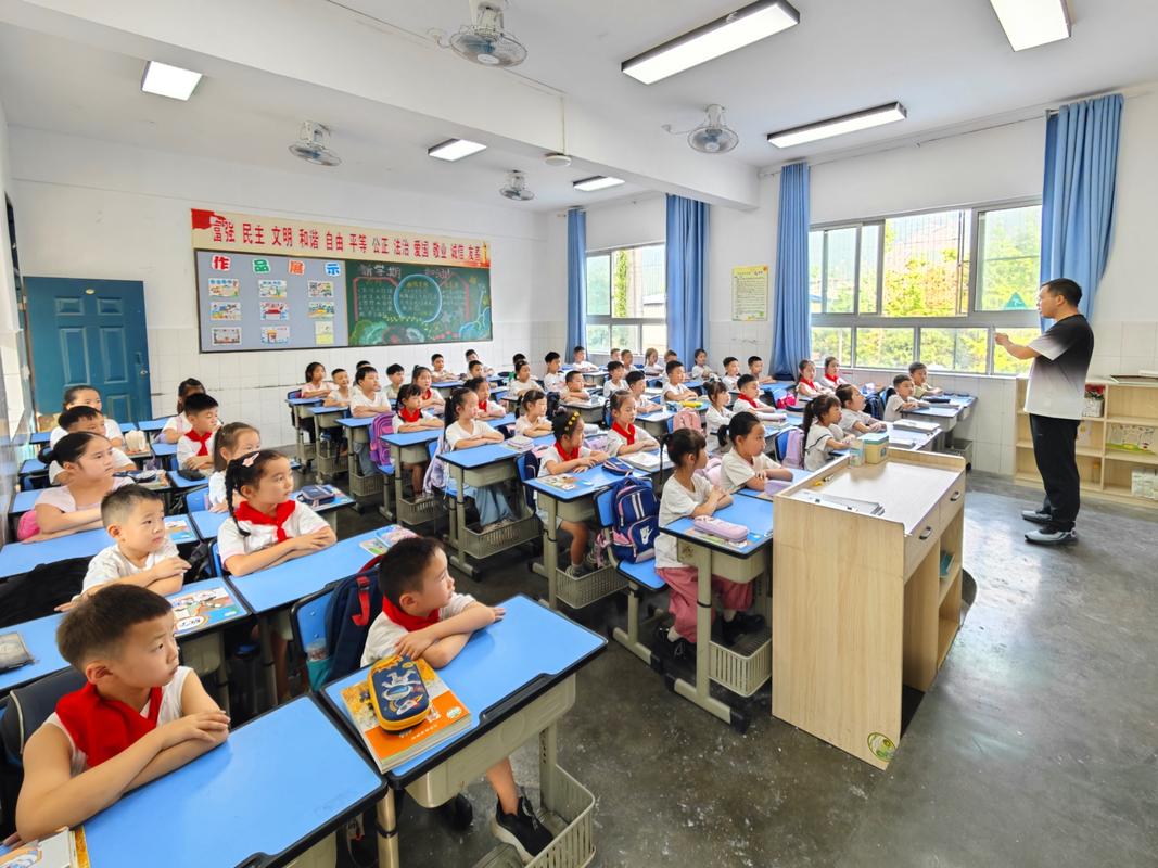 中小学混合式学习课堂实拍