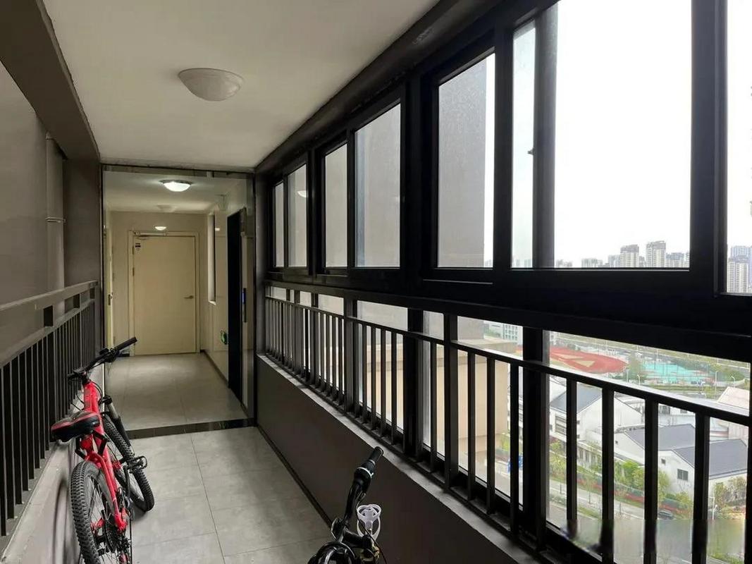 南京连廊户型中间户北窗实景图