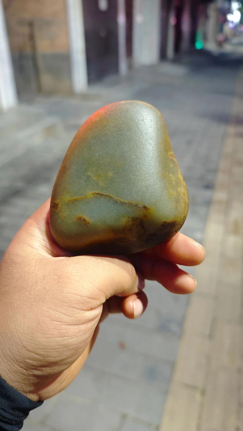 和田玉戈壁料原石把玩