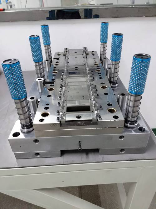 新能源汽车电池壳冲压模具加工实拍