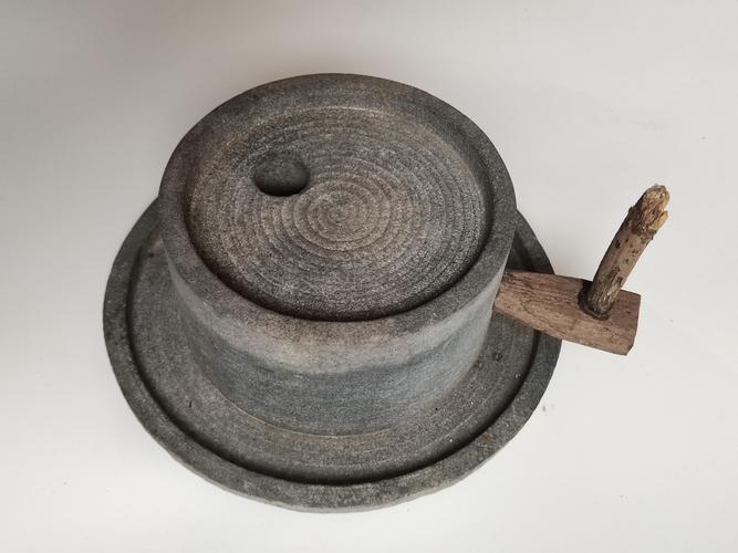 传统石磨磨盘磨齿纹理细节图