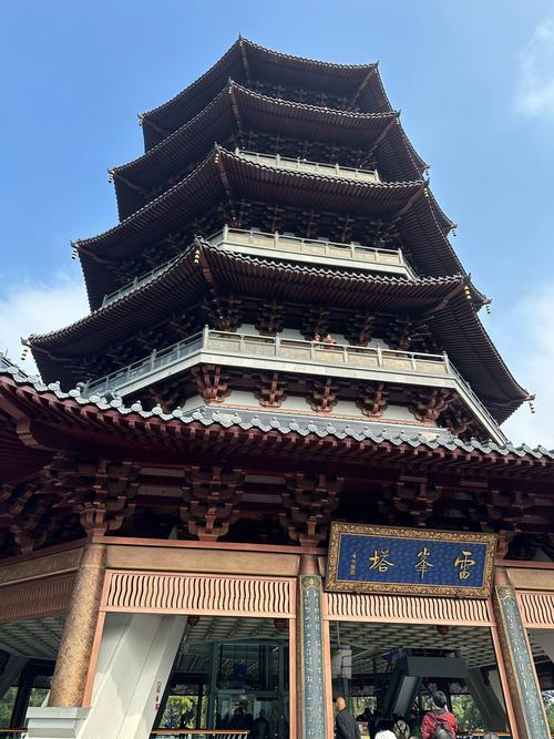 雷峰塔：电梯登塔的“古迹”