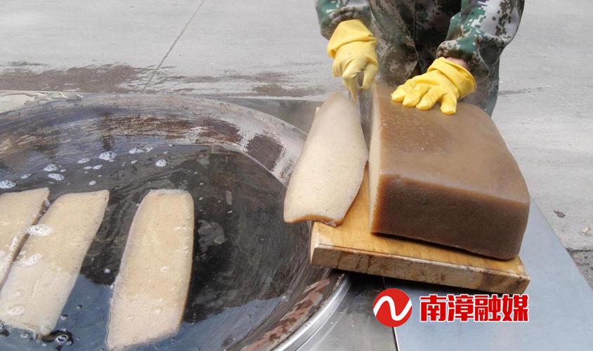 湖北南漳农户手工擦魔芋制作现场