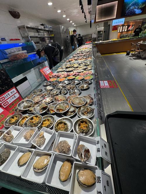 连锁餐饮门店SKU精简前后备料区摆放对比图