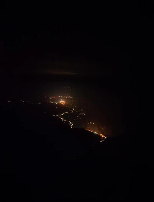 夜间山风冷气流沿坡面下沉实拍