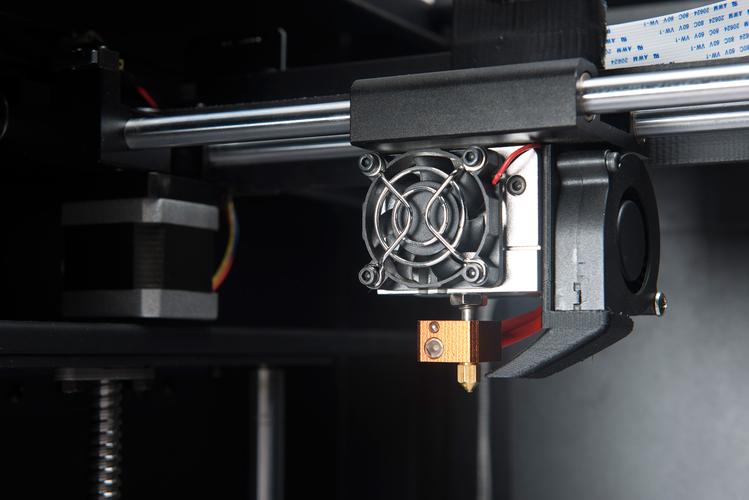 桌面级FDM 3D打印机喷嘴工作特写