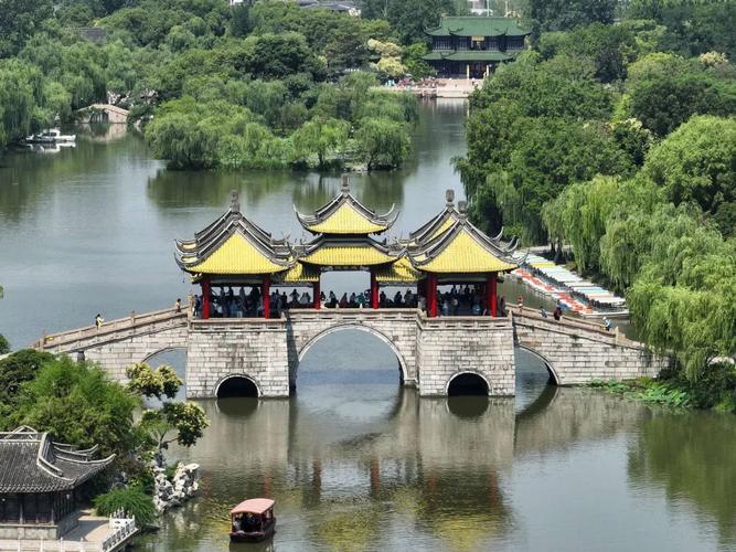 扬州瘦西湖五亭桥春日全景