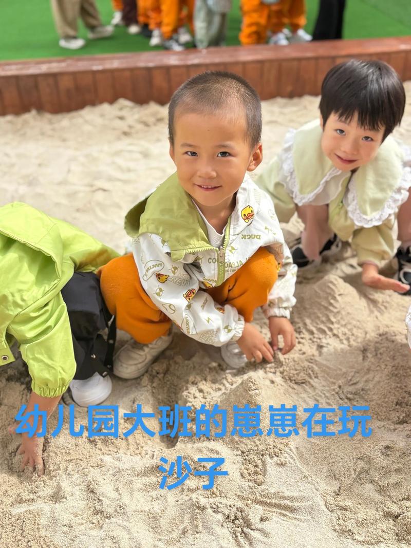妈妈用手机备忘录记录宝宝成长瞬间