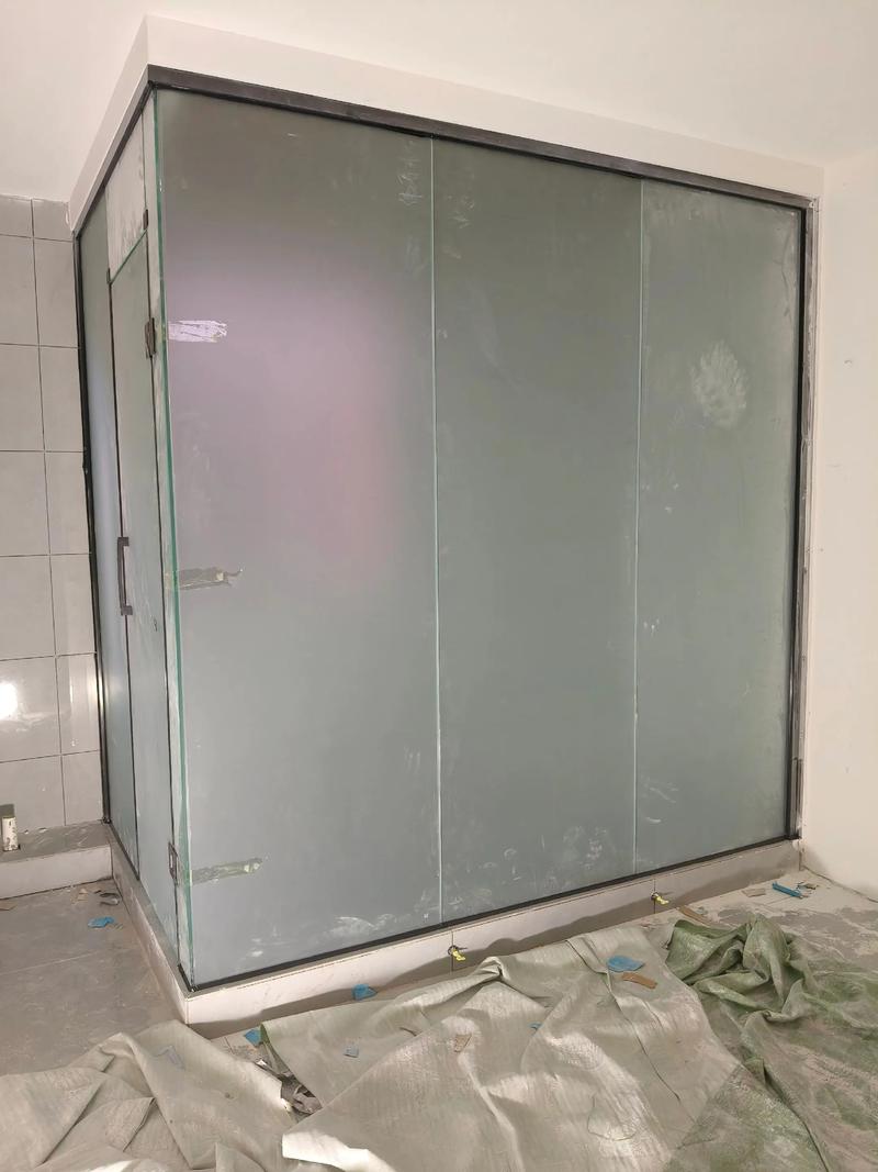 卫生间单面磨砂钢化玻璃安装效果