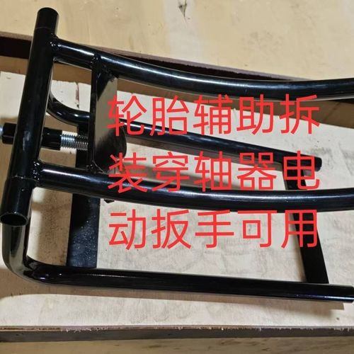 举升机上架的家用车右后轮毂拆解状态