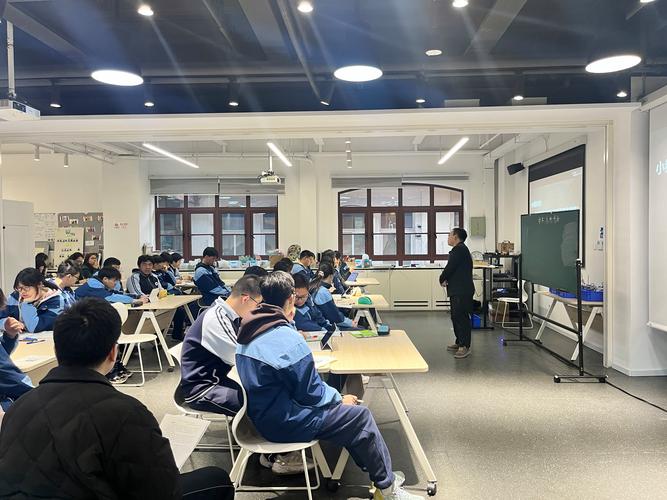 新高中跨学科项目式学习课堂实拍