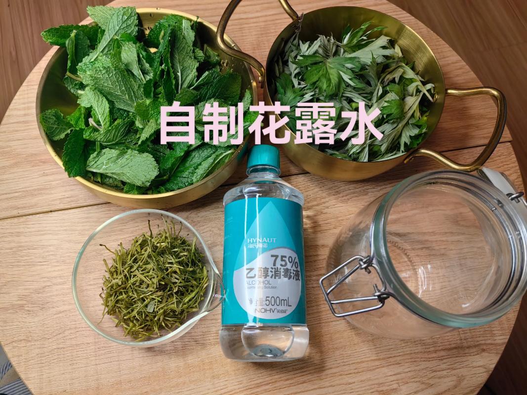 新鲜薄荷叶和香茅草泡水制作天然驱蚊喷雾过程图