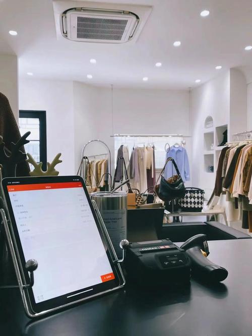 线下女装店收银台动线布局实景图