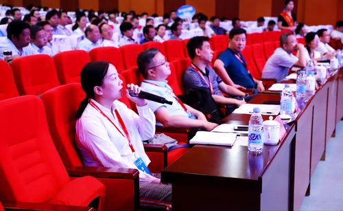 大学生创业路演现场评委犀利提问