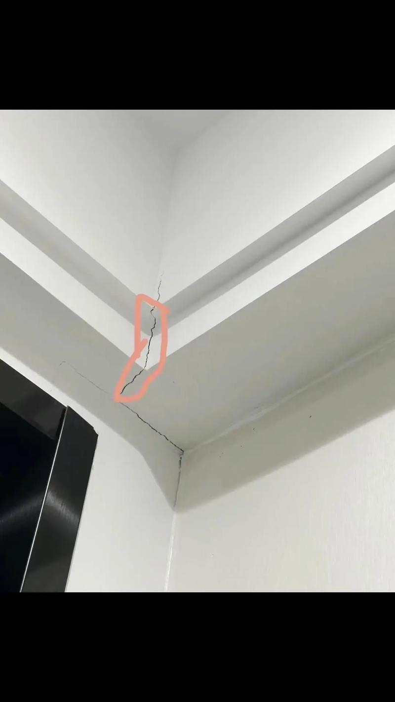 问:轻钢龙骨吊顶用久了会开裂吗?