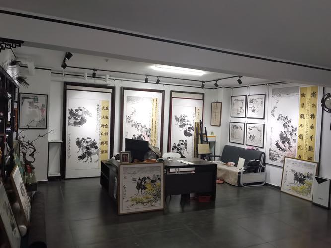 当代国画创作者工作室创作场景