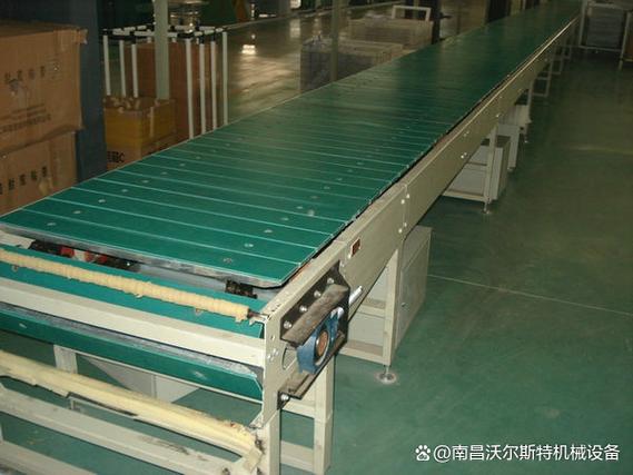 工厂输送线链条故障检修现场图