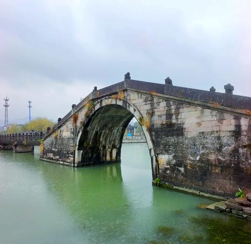 绍兴东浦鉴湖西跨湖桥冬景