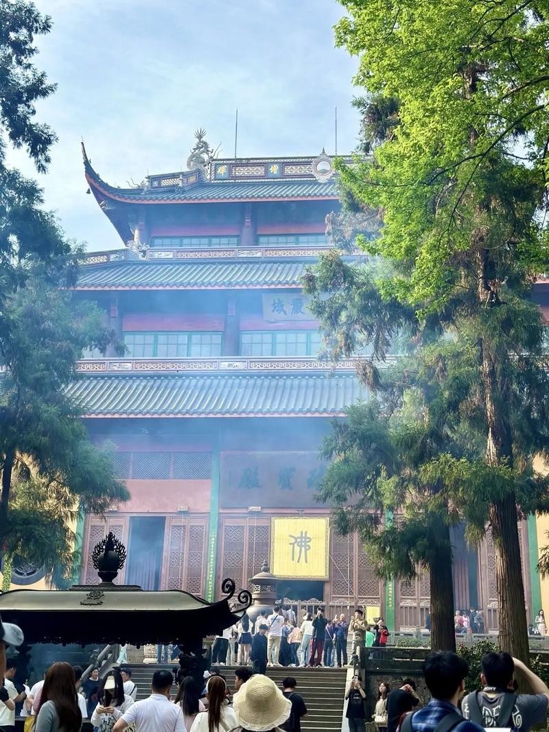 灵隐寺晨雾大雄宝殿