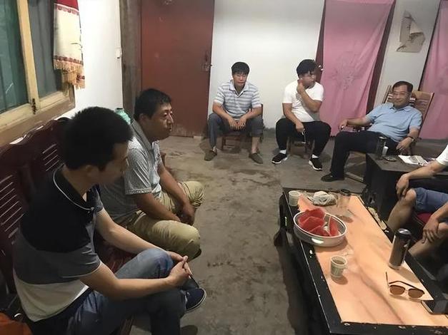 城市国有土地房屋拆迁补偿谈判现场图