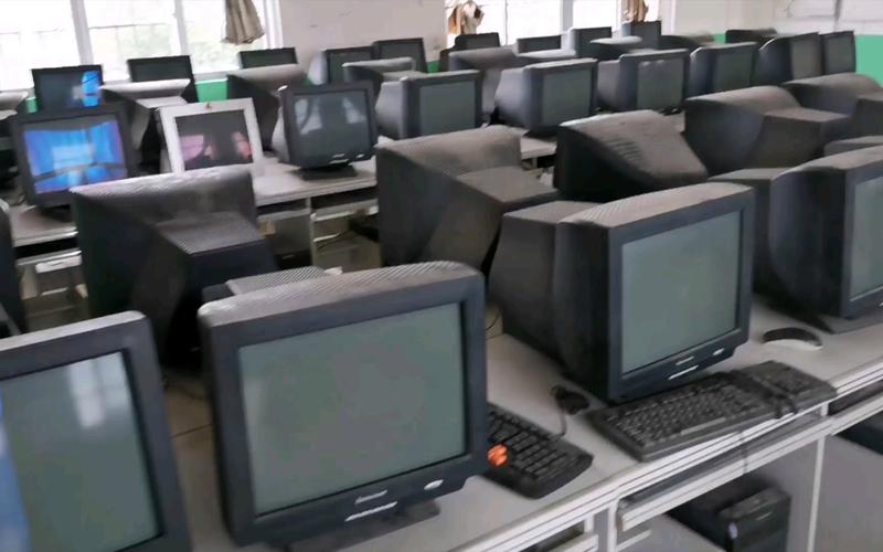 九十年代学校绿屏CRT电脑机房
