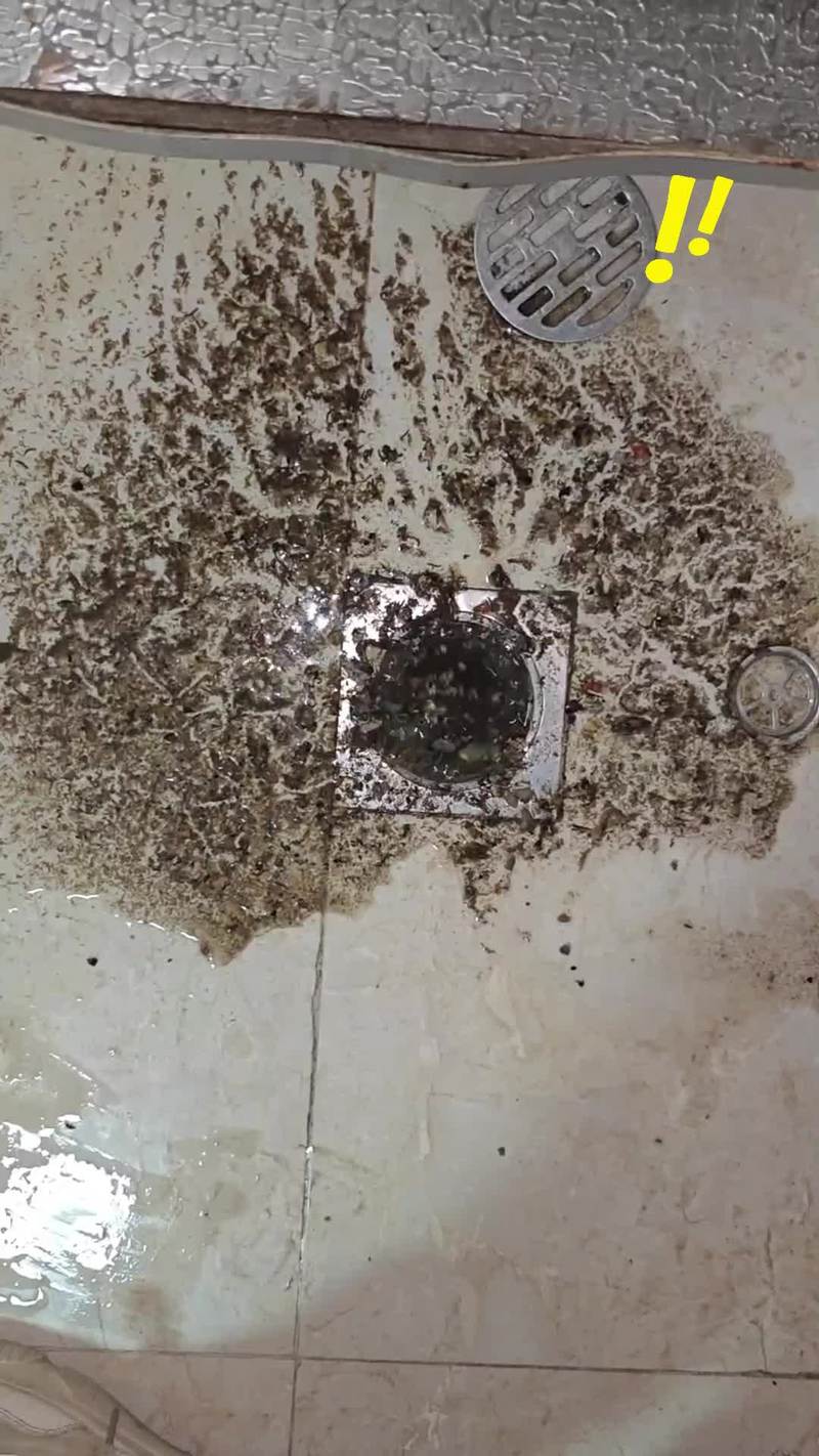 卫生间地漏安装倒坡积水现场实拍