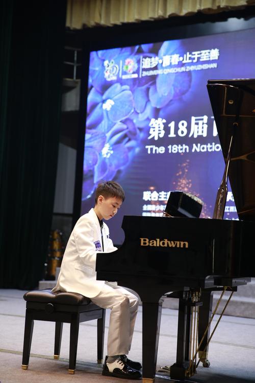 特长生招生考试现场考生演奏钢琴