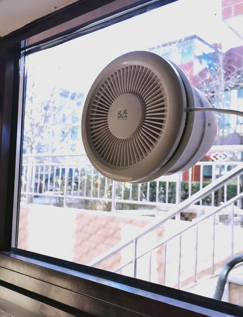 新房入住前大开窗配合风扇加强通风除甲醛