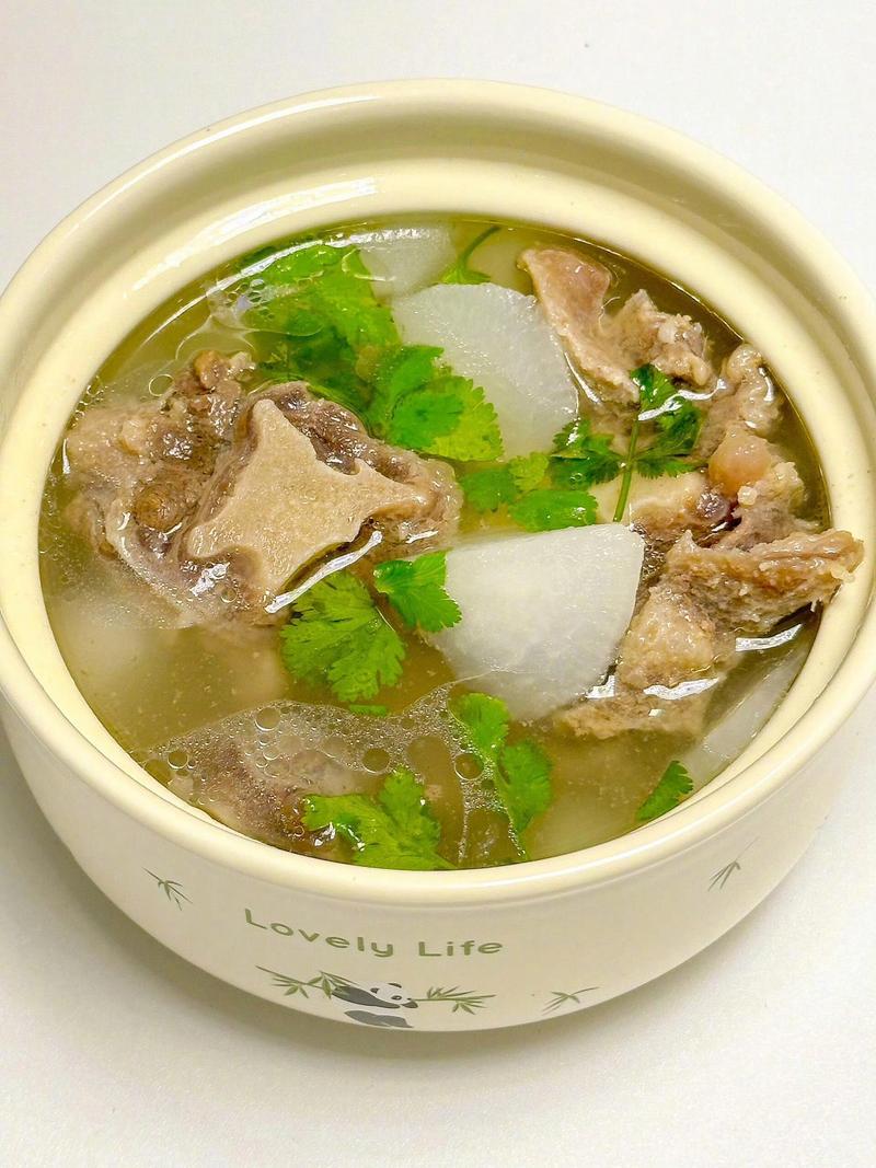 日常煲汤白萝卜排骨汤成品图