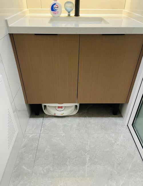 厨房地柜底部留空扫地机器人进出实景图