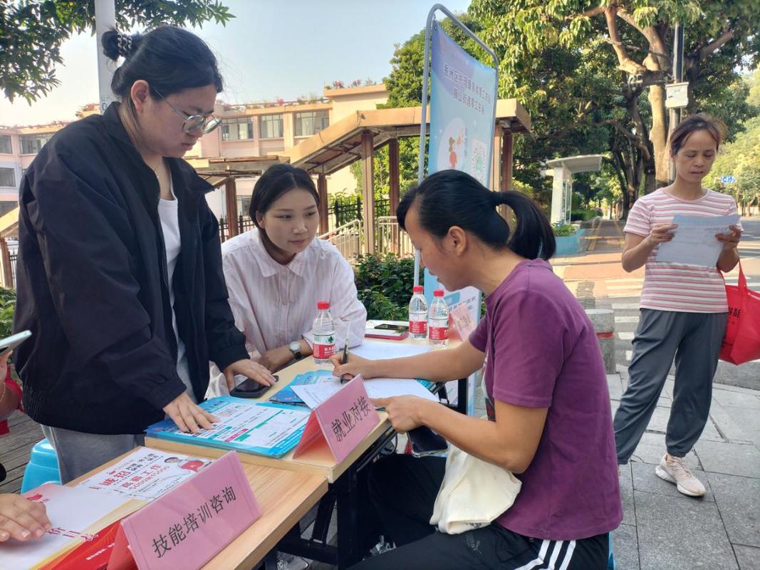 应届生就业援助一对一咨询服务现场
